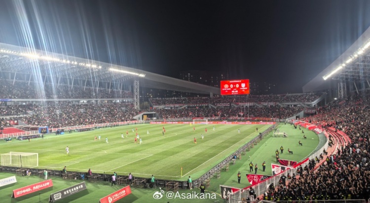 铁西体育场历史性时刻 辽连德比观众首破四万