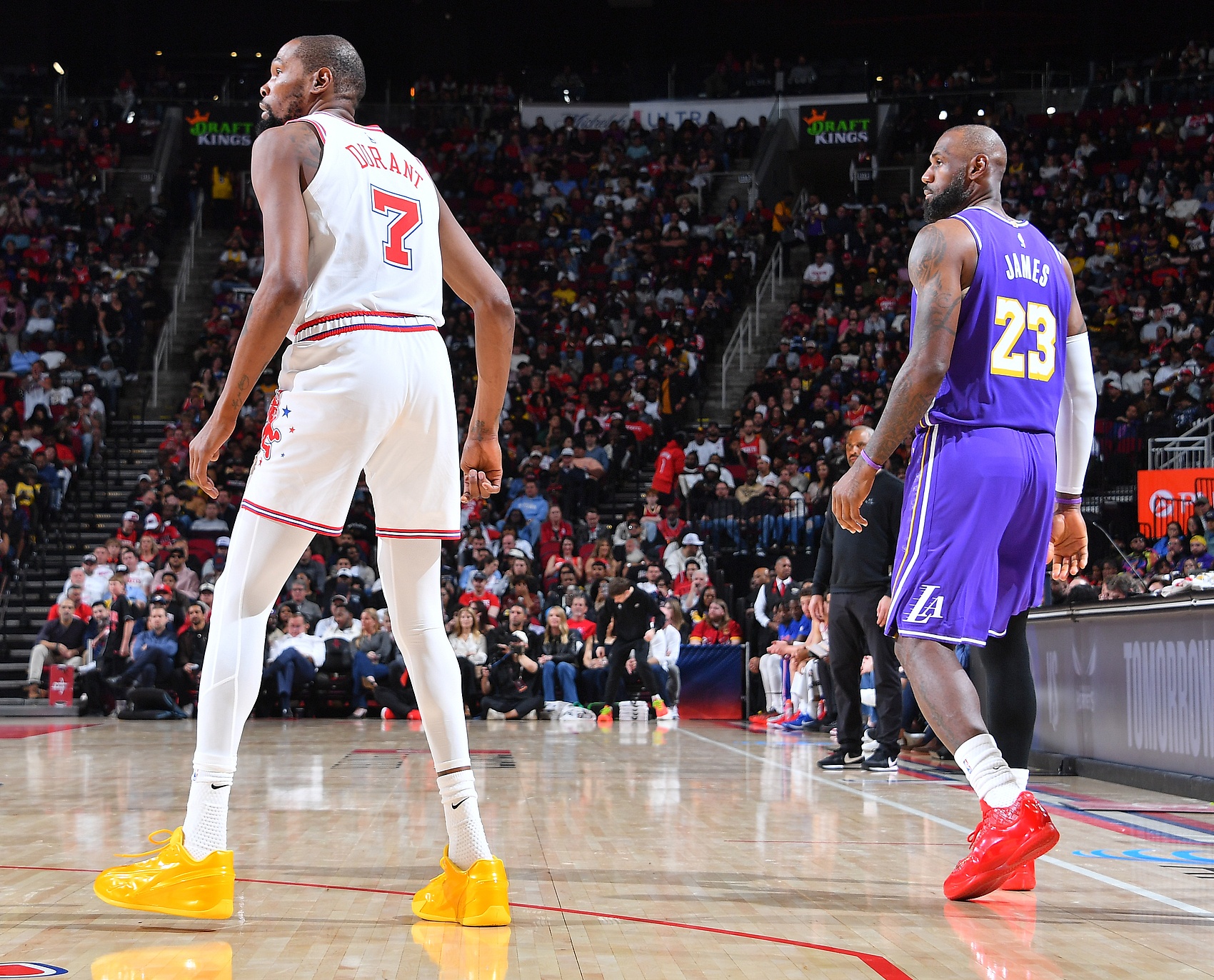 火箭主场8.5分深让复仇湖人，杜兰特三分7中1仍砍23分