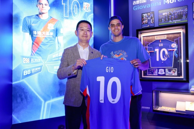 莫雷诺时隔三年重返申花基地 265场86球功勋外援探访八万人