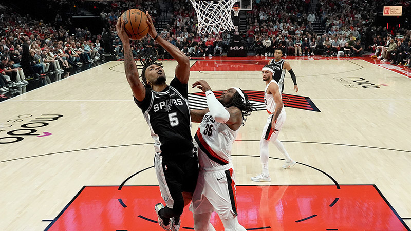 [CCTV全场集锦]🏀马刺逆转2-1开拓者 哈珀27+10 阿夫迪亚16罚19分 文班缺阵