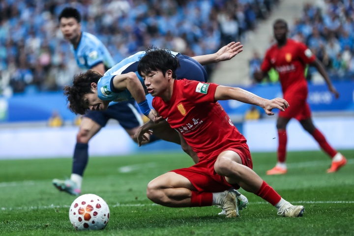 白玫瑰3-1锁定保级优势 威尼斯时隔一年重返意甲 比萨维罗纳双双降级