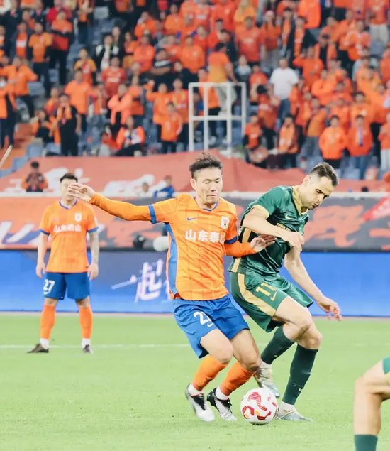 瓦科帽子戏法 泰山4-2逆转浙江 终结四轮不胜