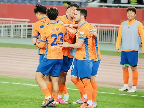 瓦科帽子戏法 泰山4-2逆转浙江 终结四轮不胜