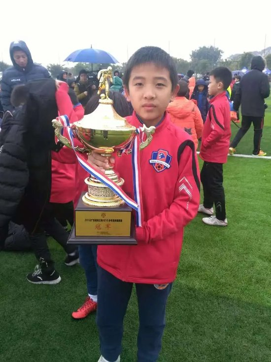 魏祥鑫启程试训欧塞尔 9岁哭着找妈妈到中超首球仅三年 魏祥鑫启程试训欧塞尔 9岁哭着找妈妈到中超首球仅三年