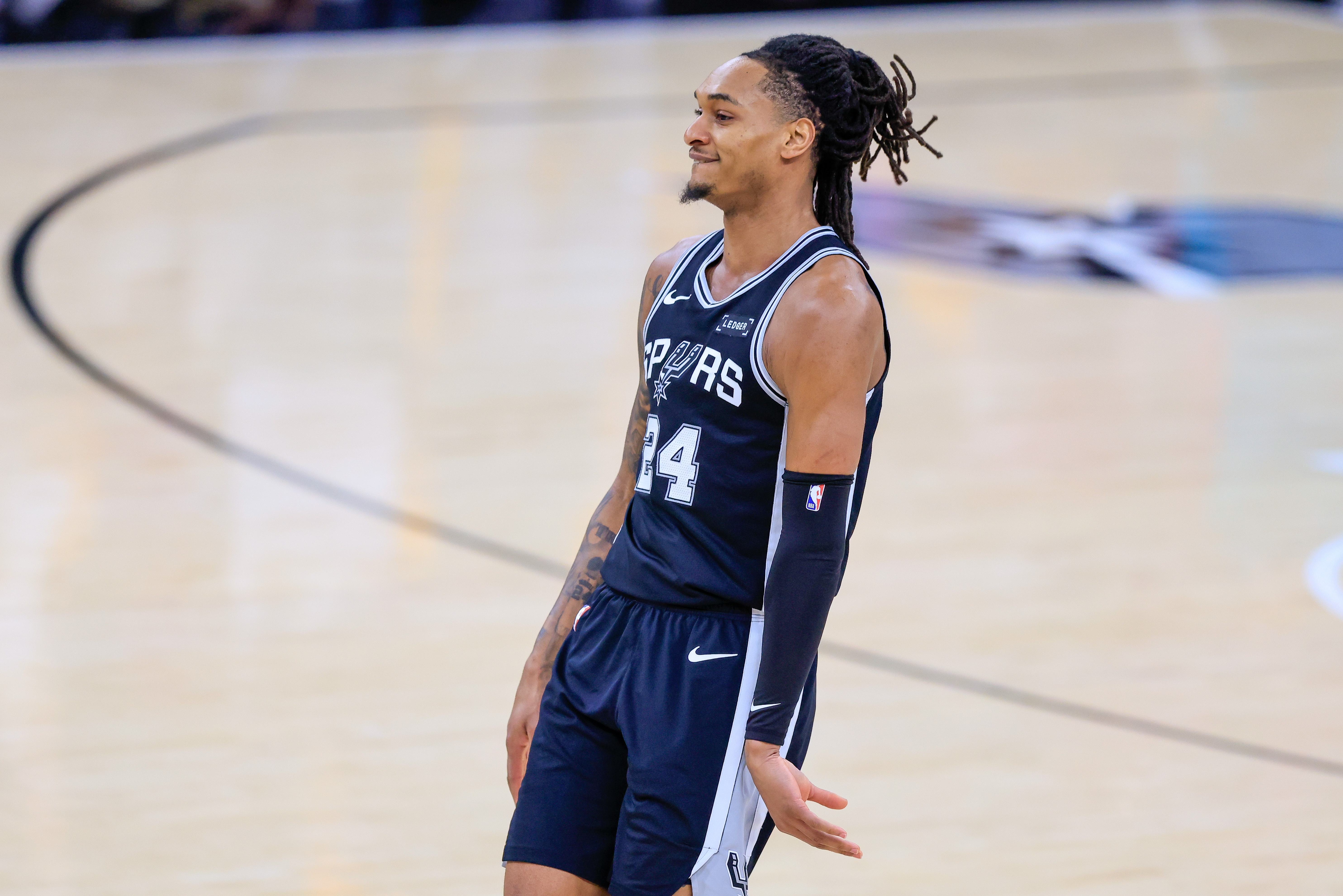瓦塞尔：防守即取胜之道 马刺103-82雷霆扳平2-2
